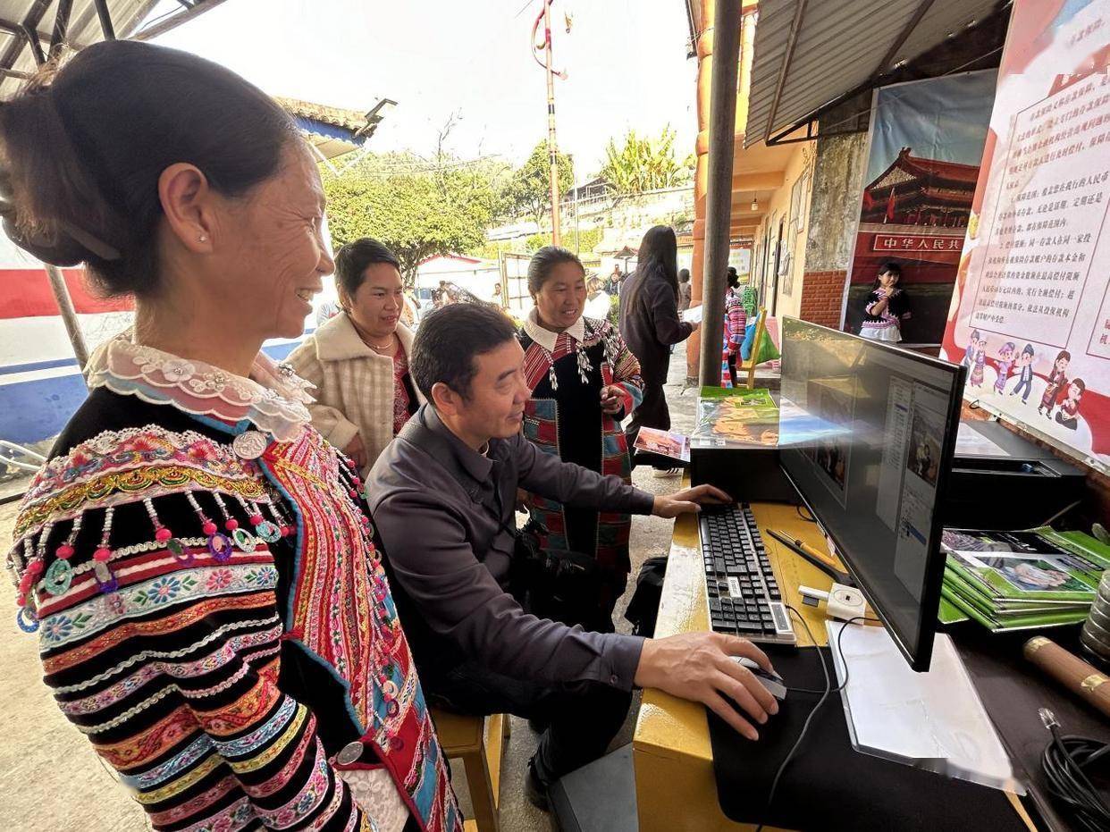 “”前共团圆 民族团结暖边寨